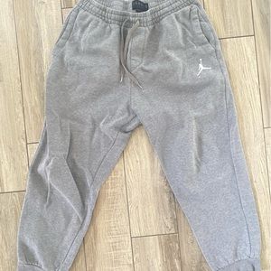 These are Jordan sweatpants in a men’s large